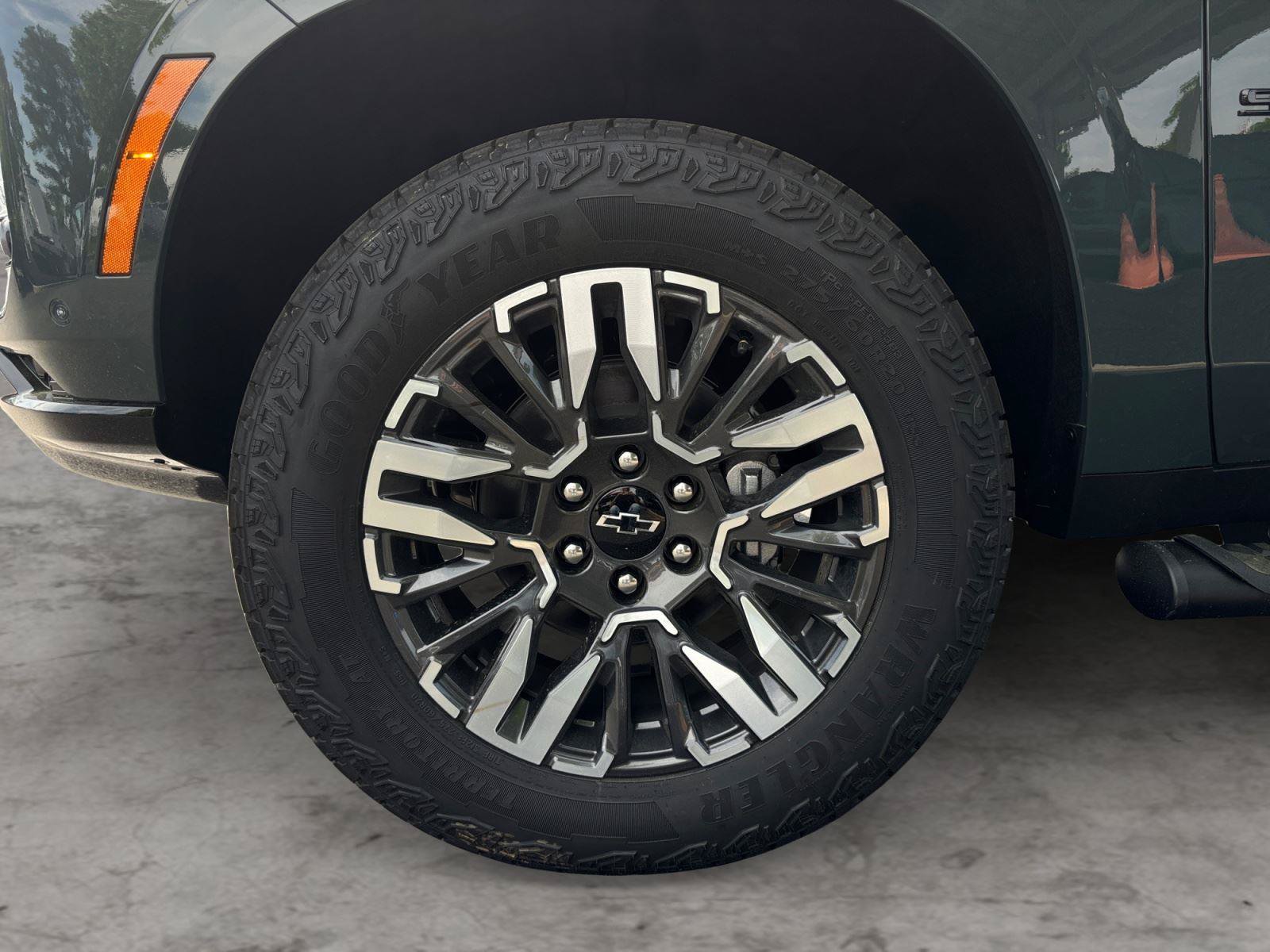 New 2026 Chevrolet Suburban Z71 w/ Comfort Package AWD/4WD image 9