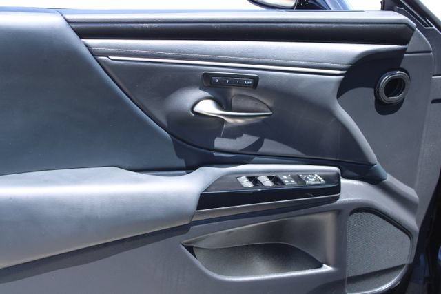 Used 2025 Lexus ES 300h w/ Premium Package FWD image 9