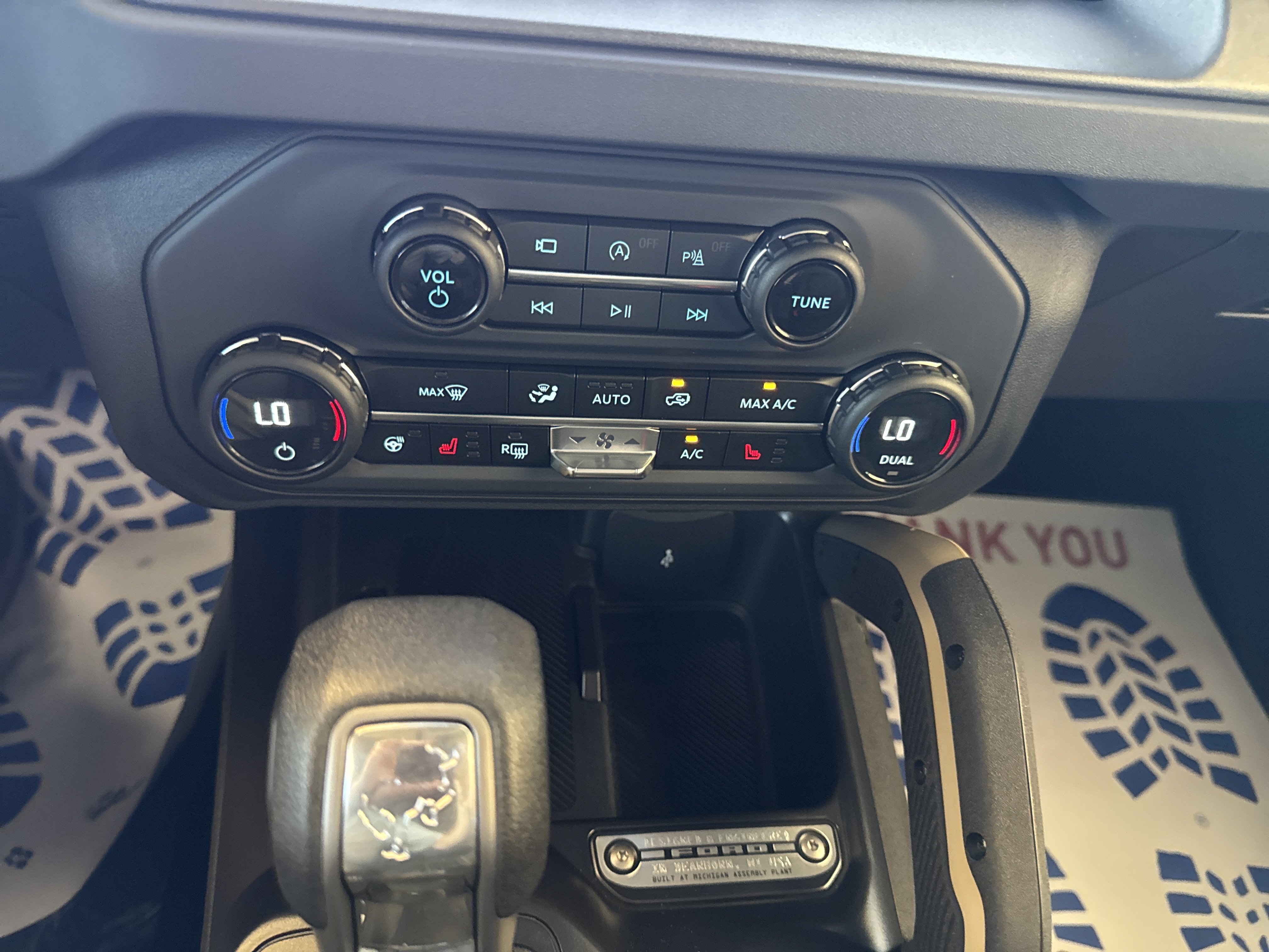 New 2026 Ford Bronco Badlands AWD/4WD image 24