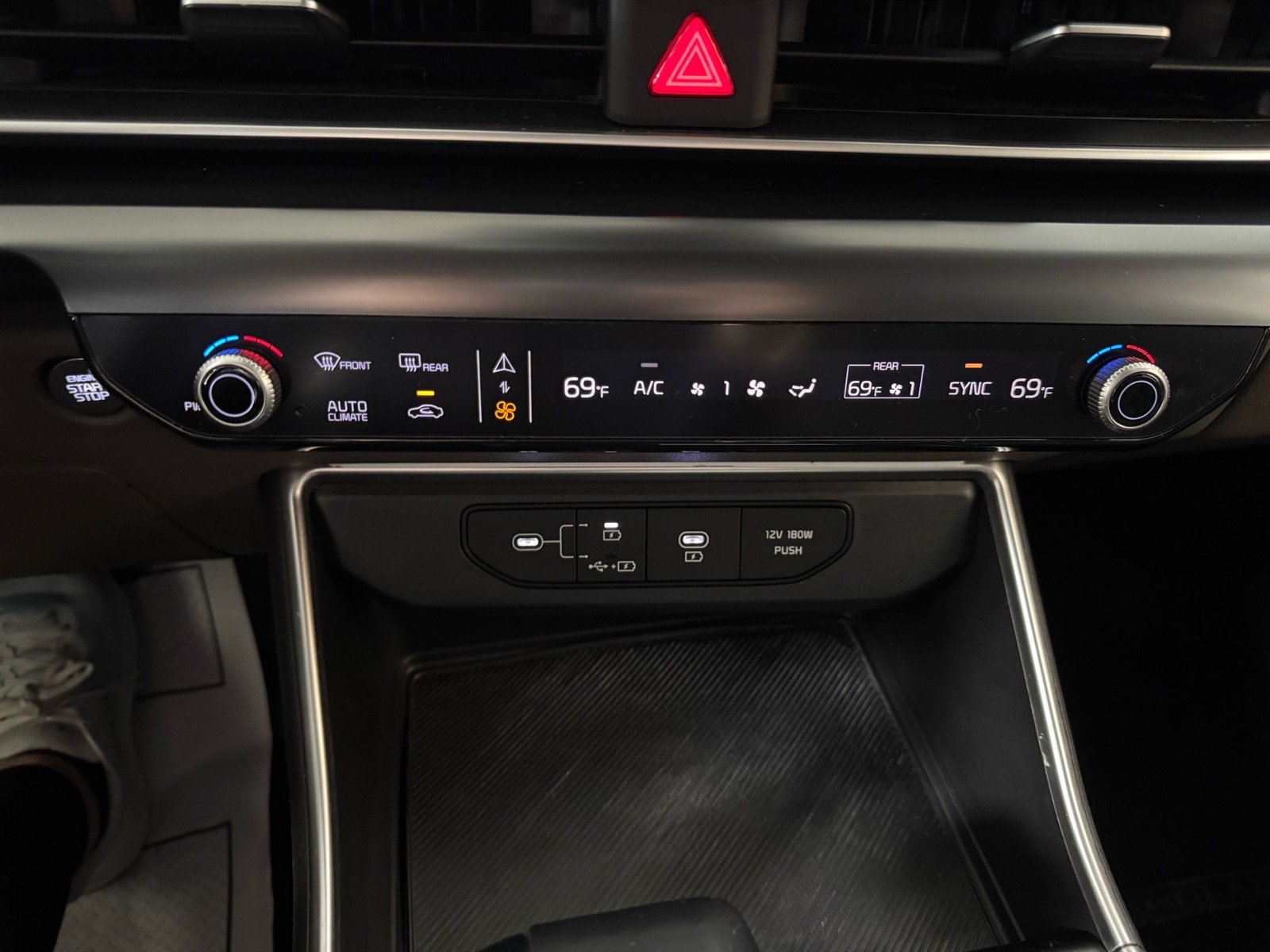 Used 2025 Kia Carnival FWD image 25