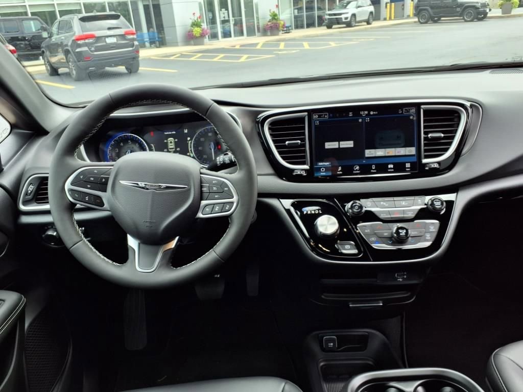 New 2026 Chrysler Voyager LX image 19