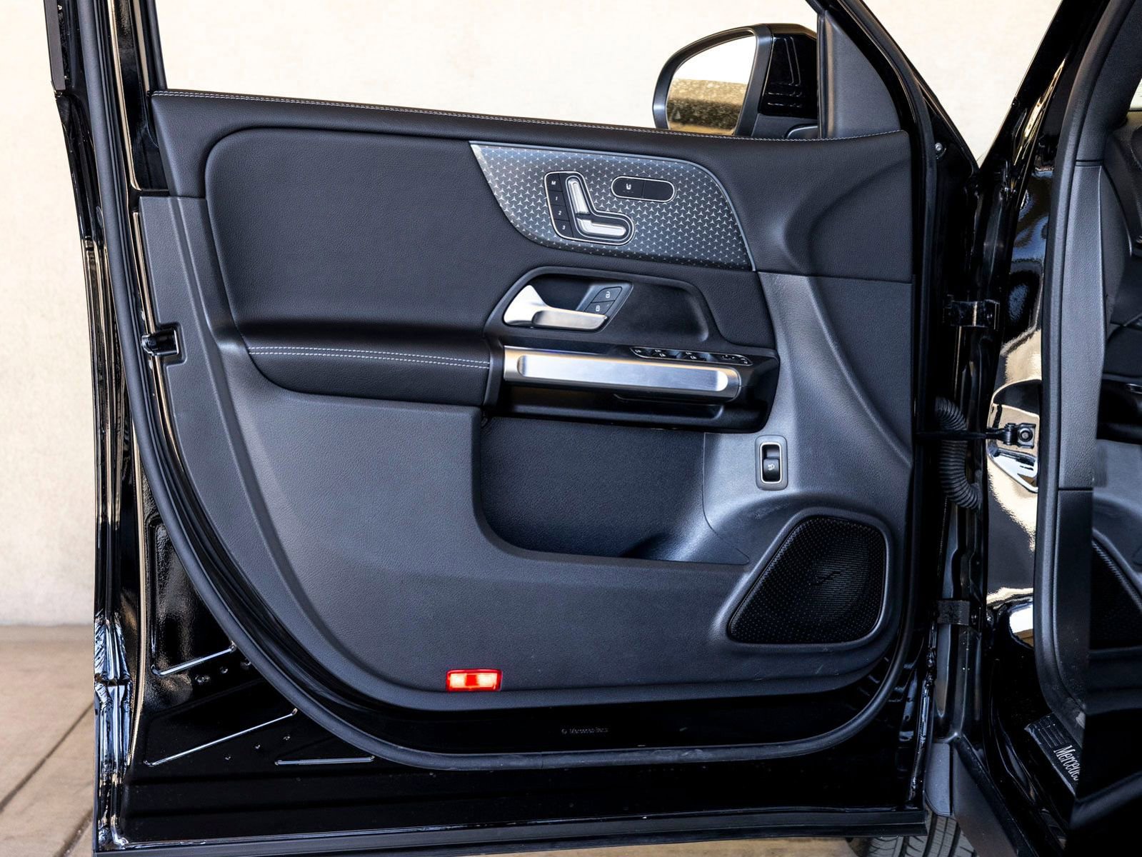 Used 2025 Mercedes-Benz GLB 250 image 15