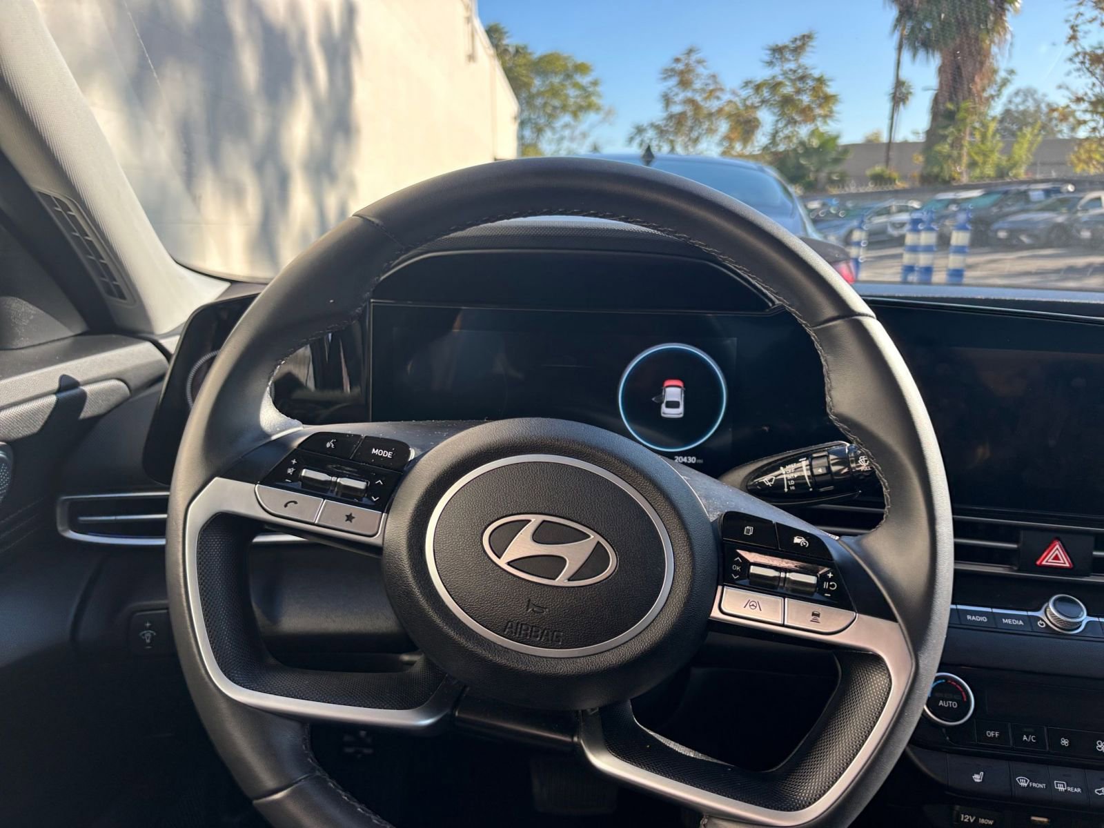 Used 2025 Hyundai Elantra SEL image 34