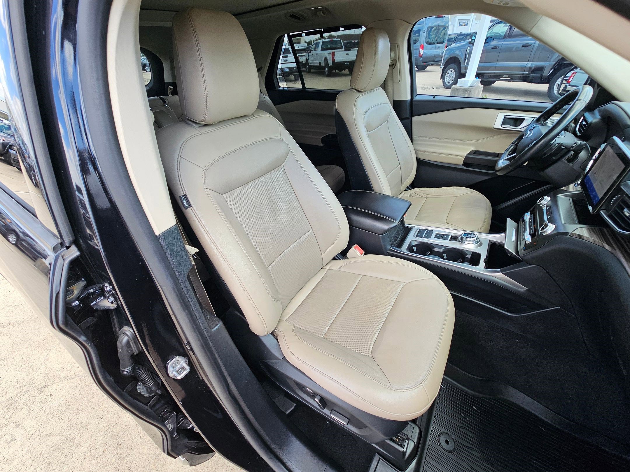 Used 2020 Ford Explorer Limited w/ Class III Trailer Tow Package RWD image 31