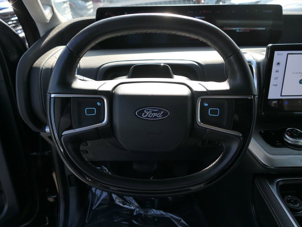 Used 2025 Ford Expedition Max Platinum AWD/4WD image 18