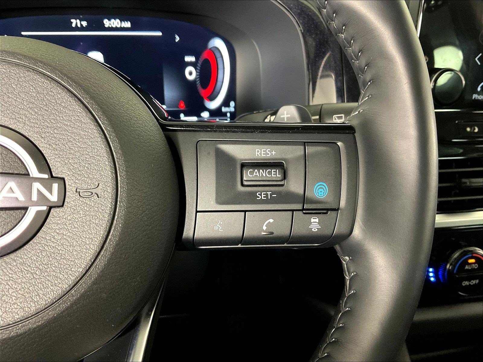 Used 2025 Nissan Pathfinder Platinum AWD/4WD image 12
