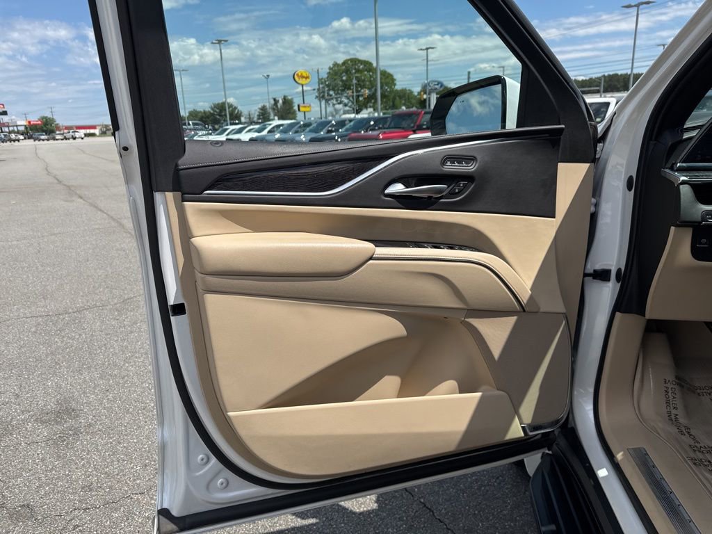 Used 2021 Cadillac Escalade Premium Luxury w/ Performance Package image 14