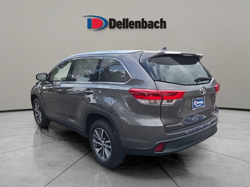 Used 2019 Toyota Highlander XLE w/ Carpet Mat Package (TMS) AWD/4WD image 3