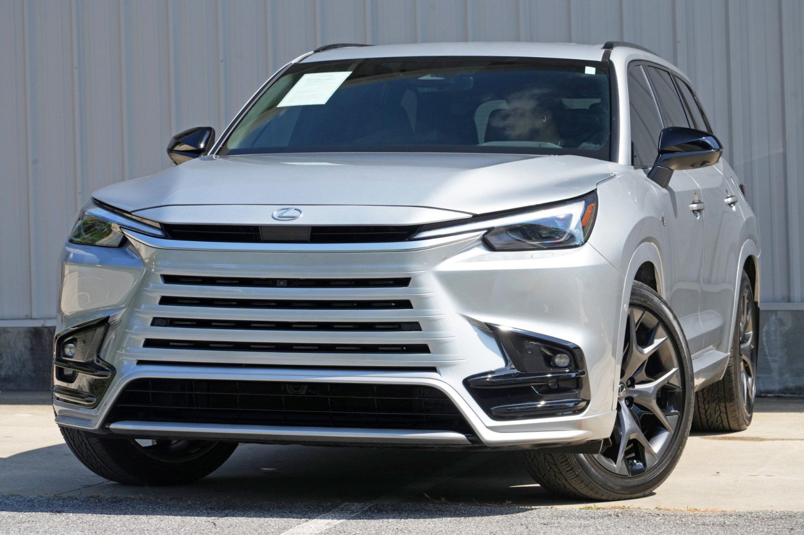 Used 2025 Lexus TX 500h AWD image 3