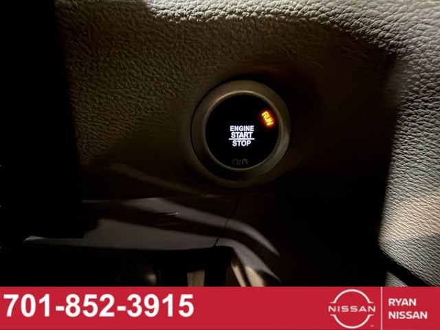 Used 2023 Chrysler Pacifica Touring-L image 24