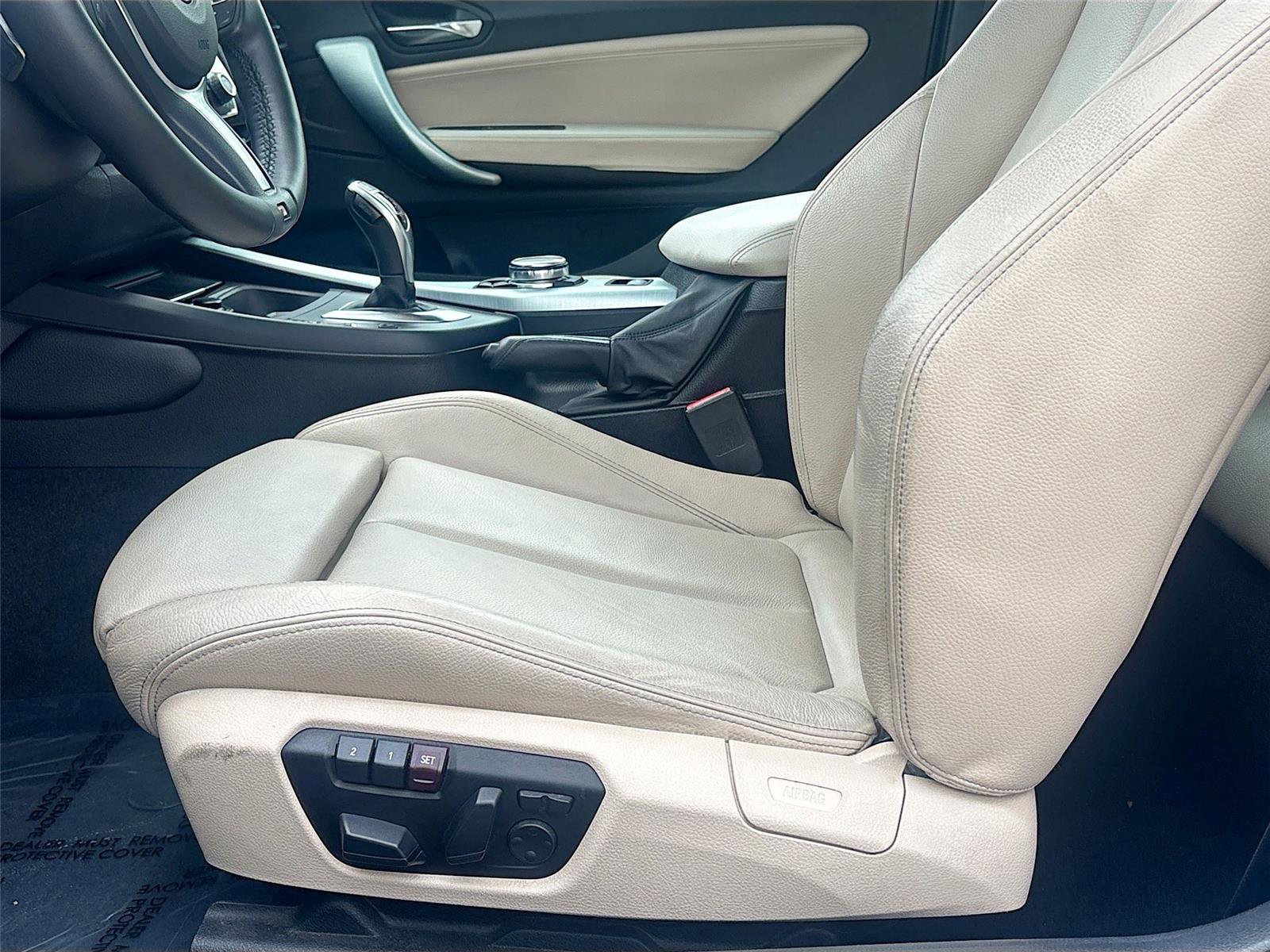 Used 2015 BMW M235i Convertible image 21