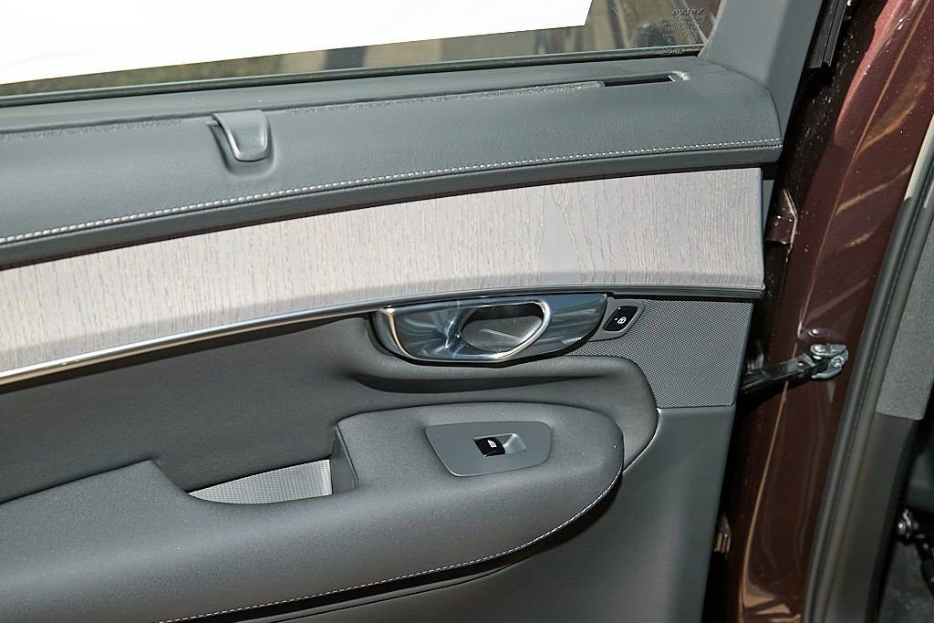 New 2026 Volvo XC90 B5 Ultra w/ Protection Package image 19