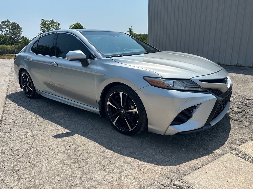 Used 2018 Toyota Camry XSE FWD image 3
