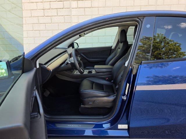 Used 2021 Tesla Model Y Long Range AWD/4WD image 17