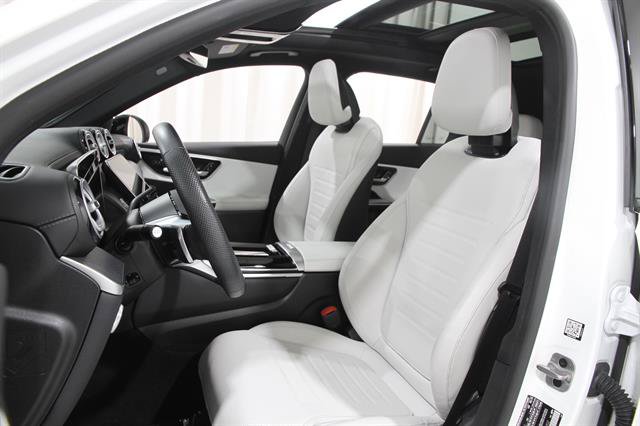 Used 2025 Mercedes-Benz GLC 300 4MATIC image 5