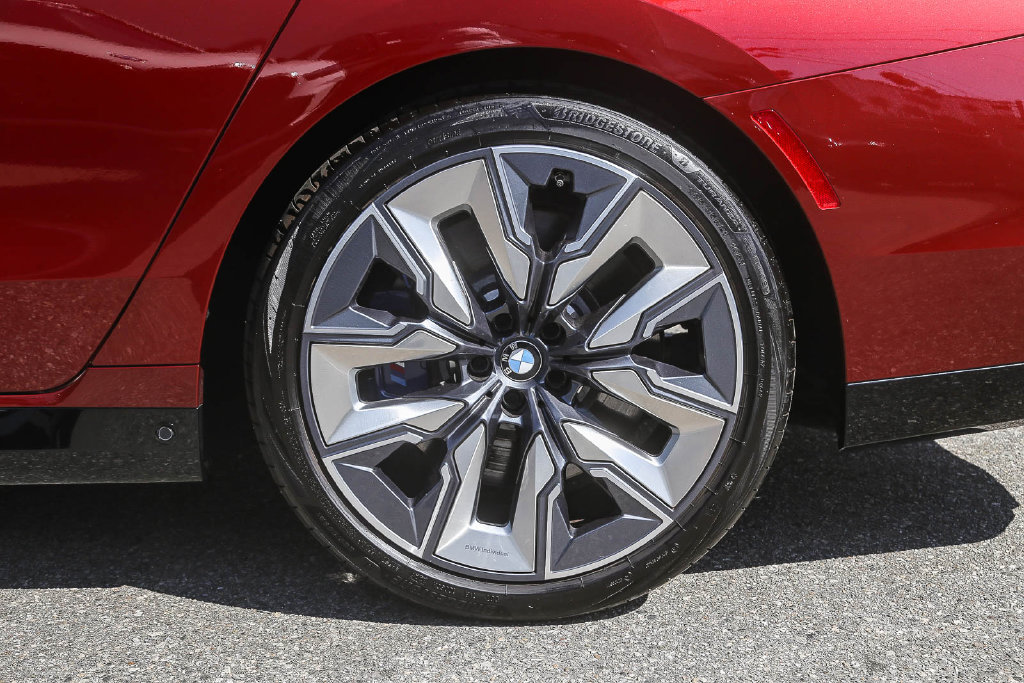 Used 2026 BMW 760i xDrive AWD/4WD image 8