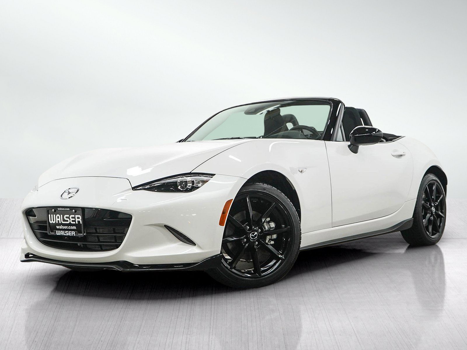 Used 2023 MAZDA MX-5 Miata Club w/ Appearance Package RWD image 2