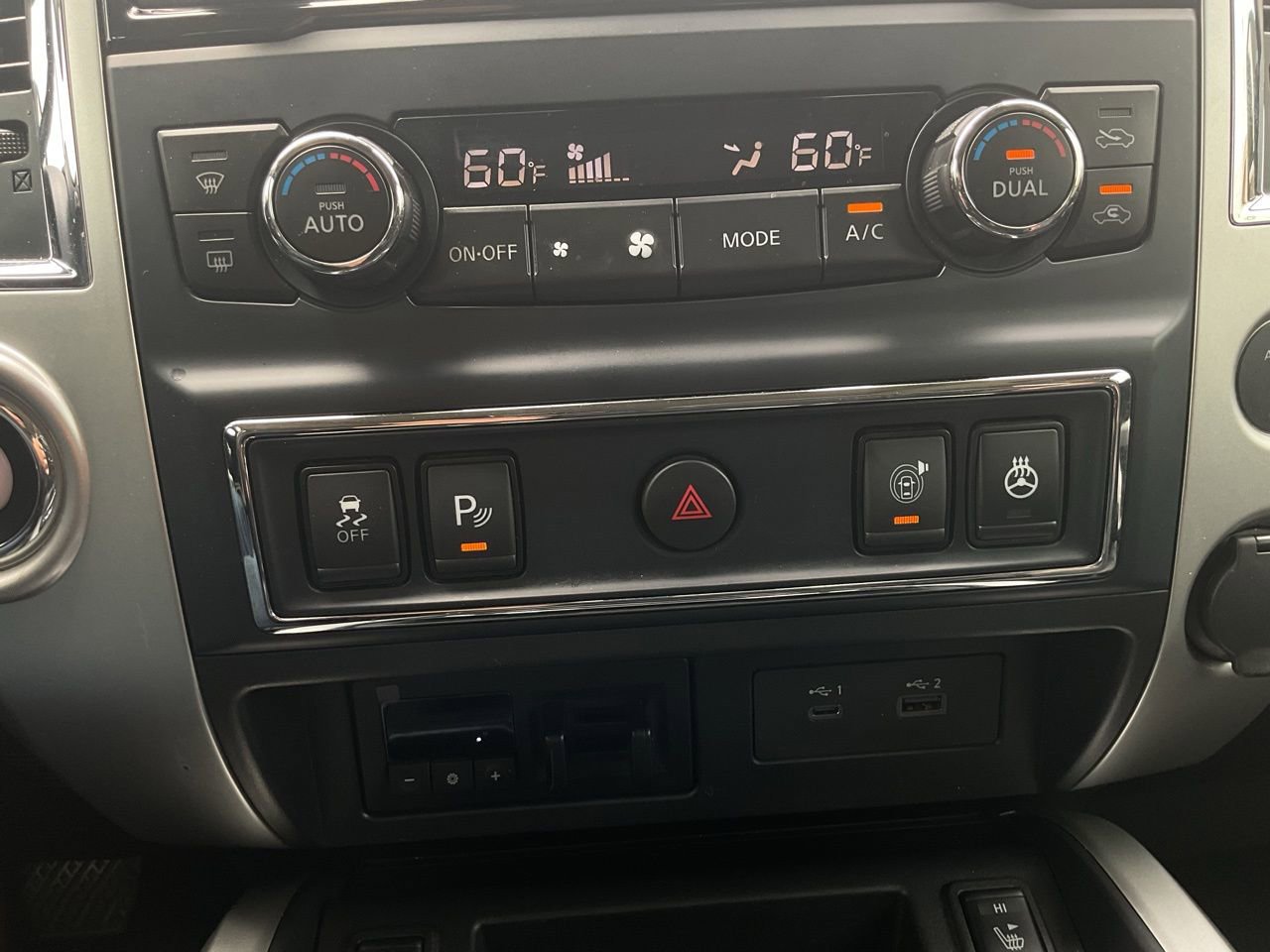 Used 2020 Nissan Titan SL w/ Moonroof Package RWD image 29