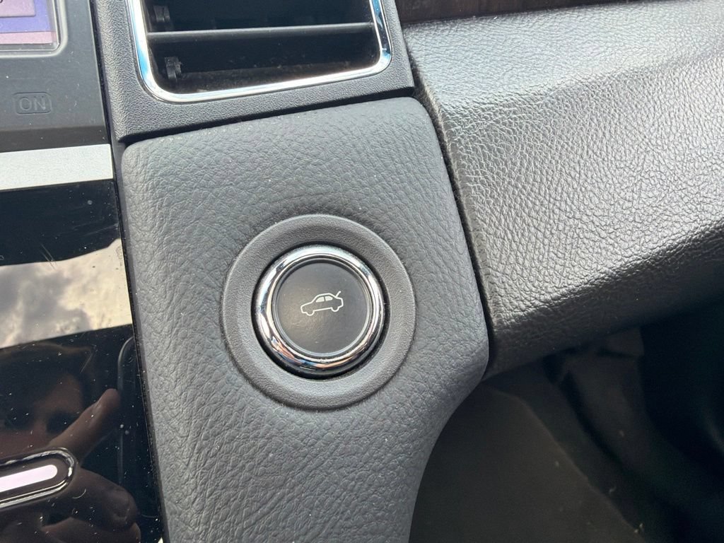 Used 2019 Ford Taurus Limited FWD image 27