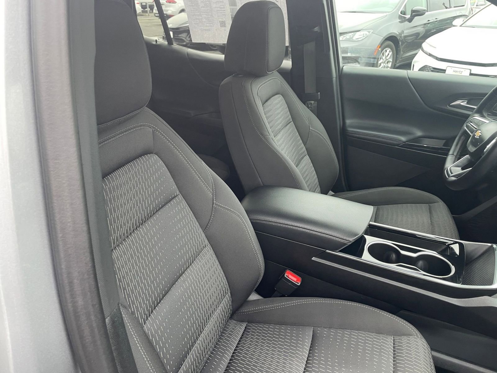 Used 2025 Chevrolet Equinox LT image 30