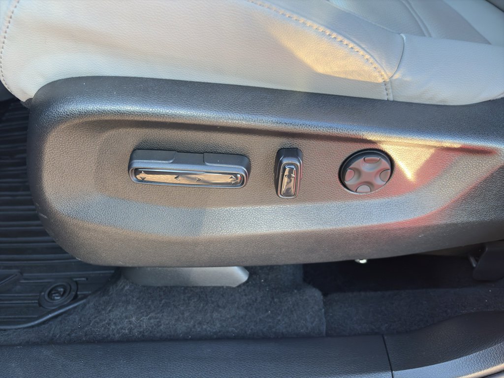 Used 2022 Honda CR-V Touring image 12