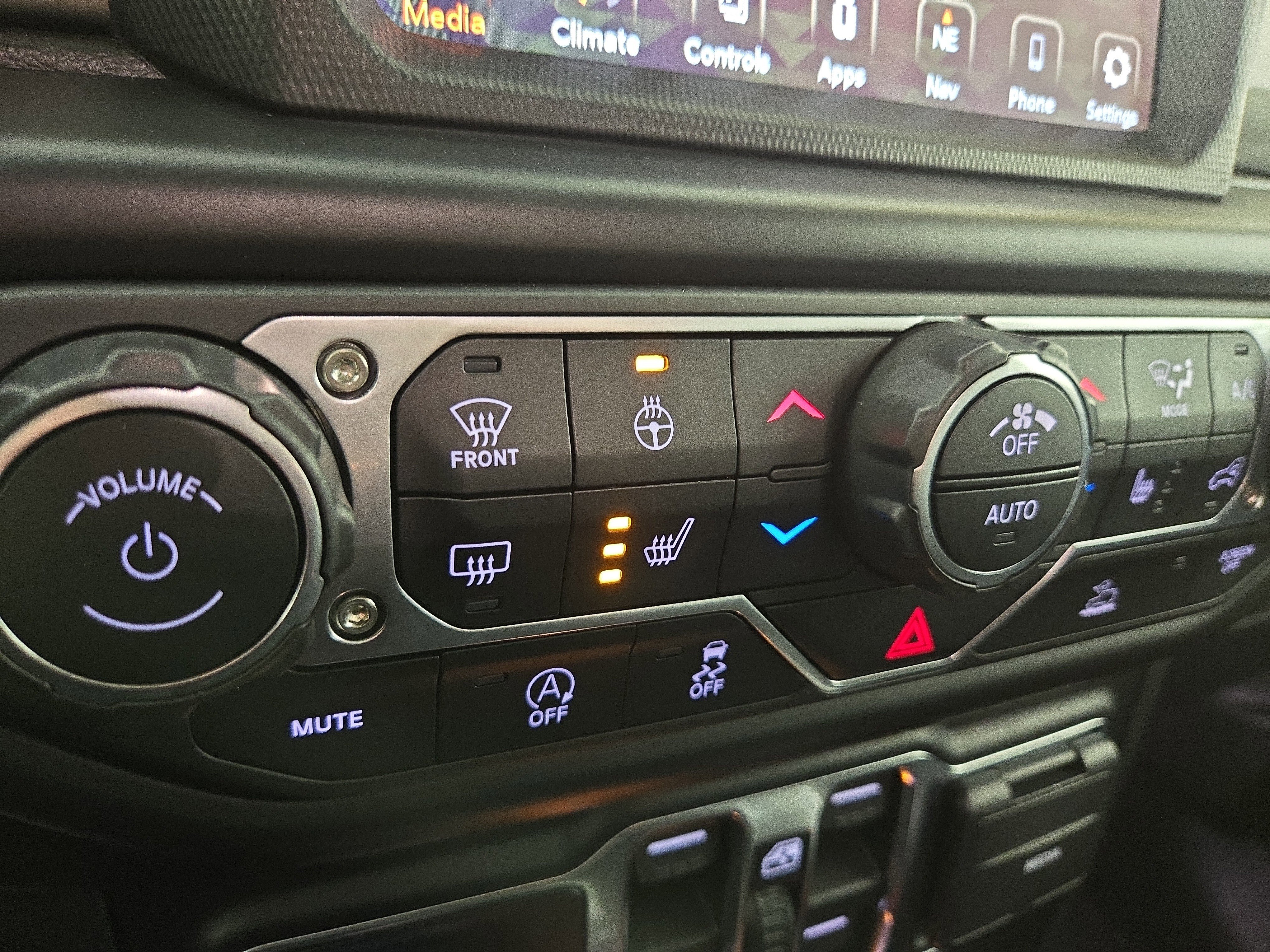 Used 2022 Jeep Wrangler Unlimited Sahara w/ LED Lighting Group image 26