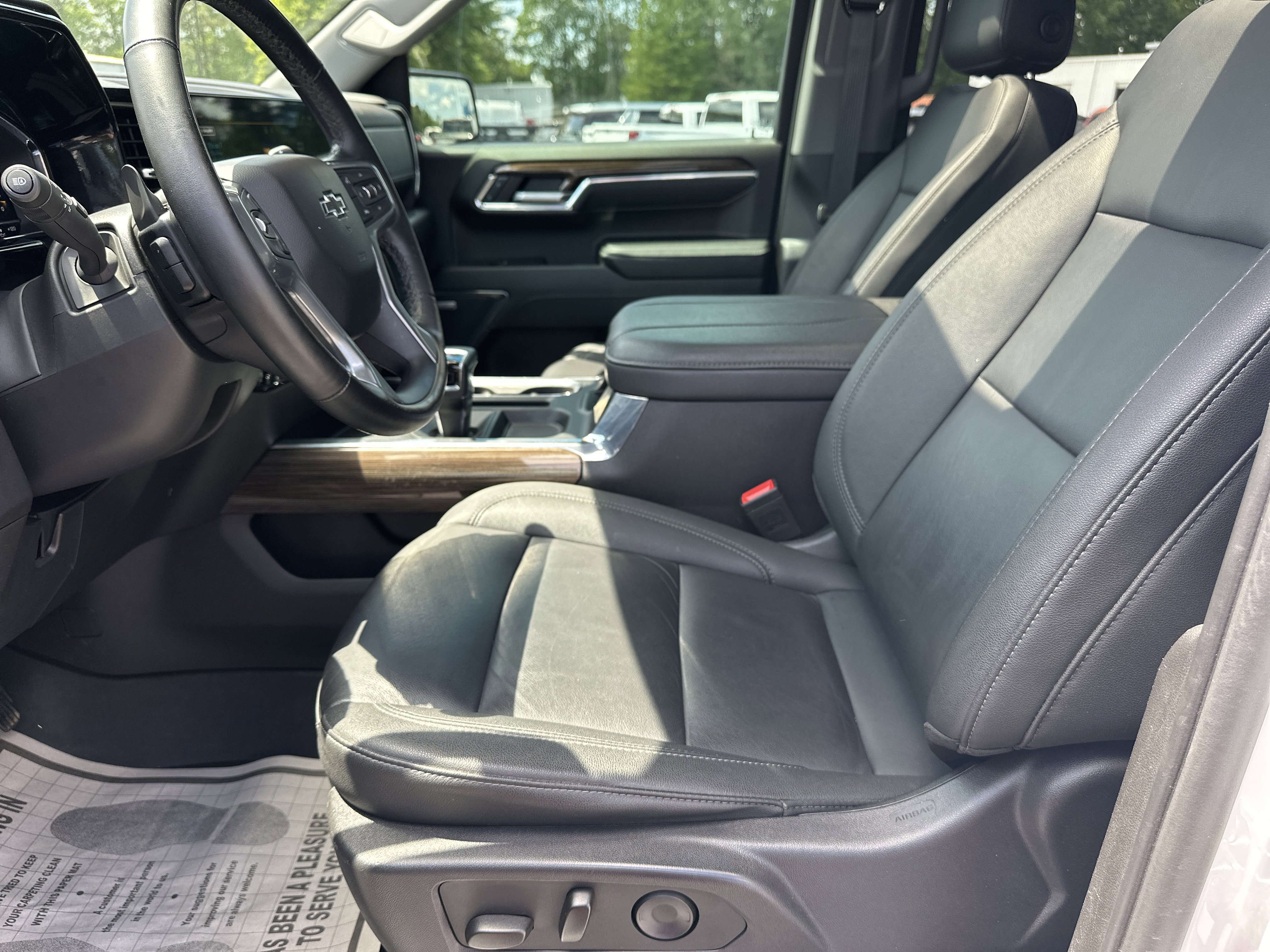 Used 2024 Chevrolet Silverado 1500 LT Trail Boss w/ LT Trail Boss Premium Package AWD/4WD image 10