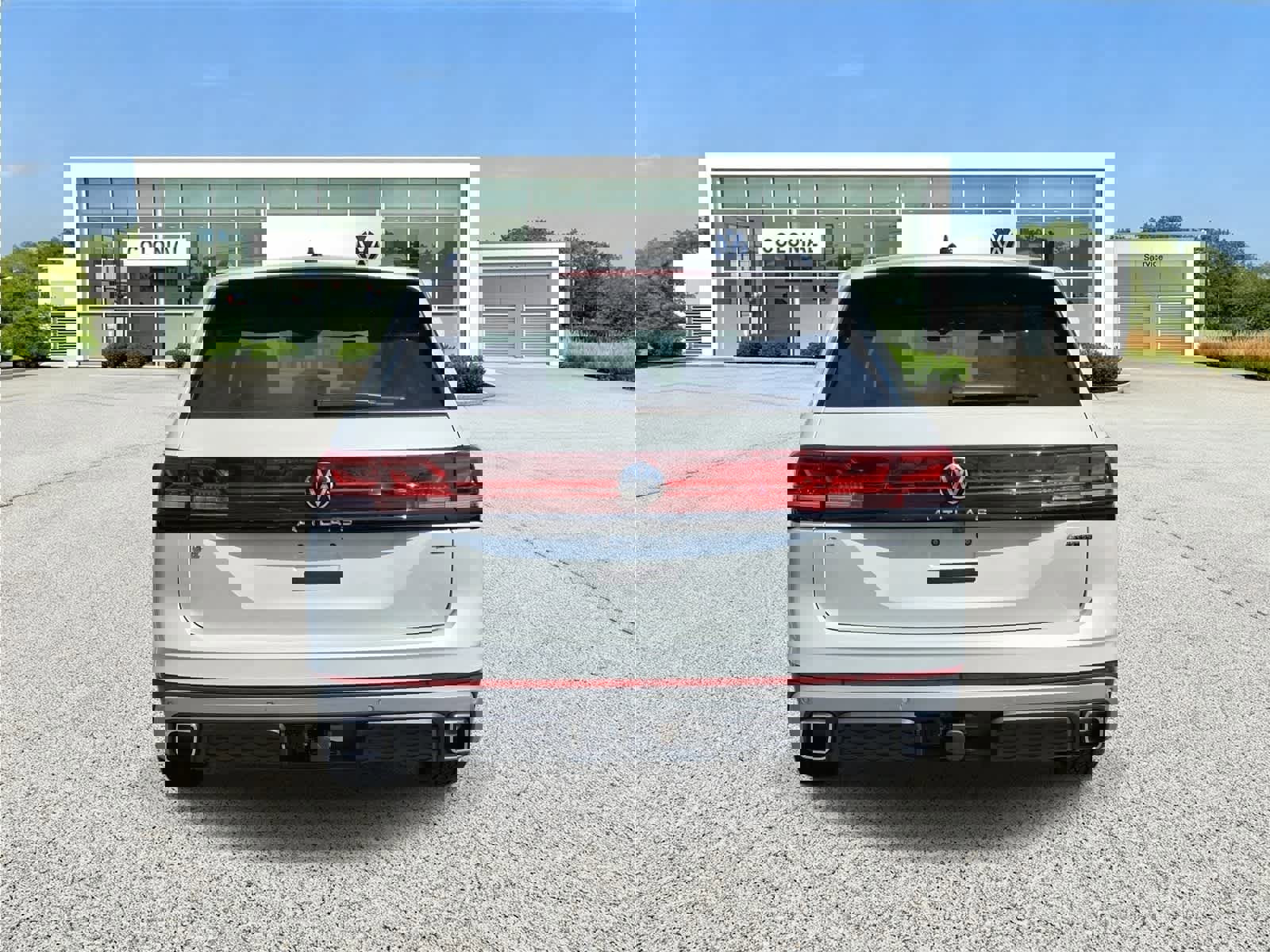 New 2026 Volkswagen Atlas Peak Edition image 8