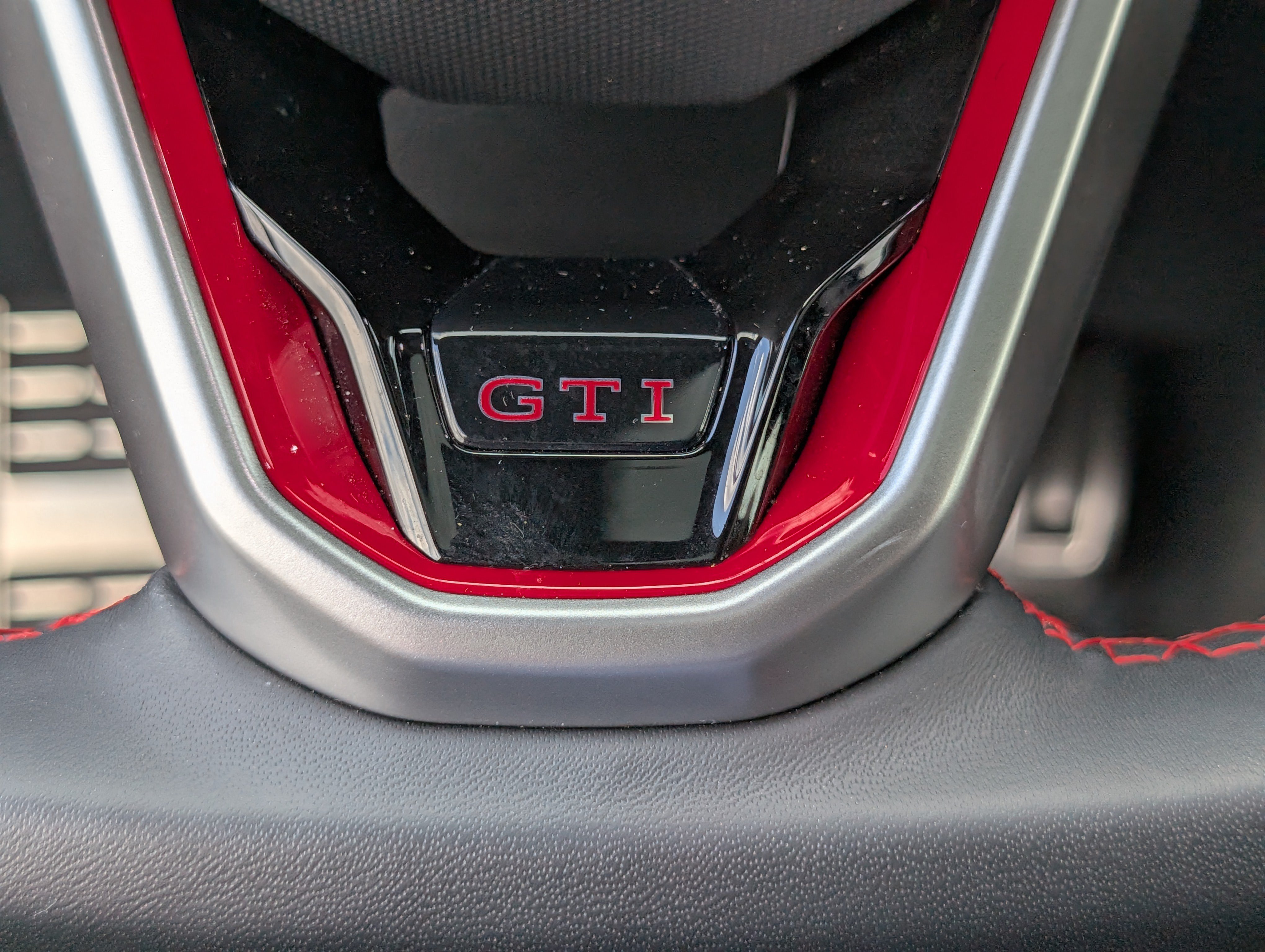 Used 2025 Volkswagen GTI SE FWD image 24