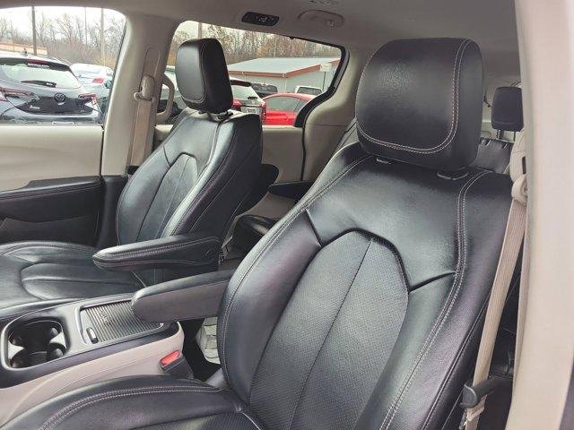 Used 2022 Chrysler Pacifica Touring-L image 20