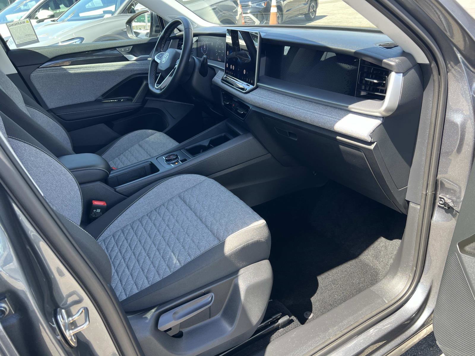 Certified 2025 Volkswagen Tiguan S FWD image 29