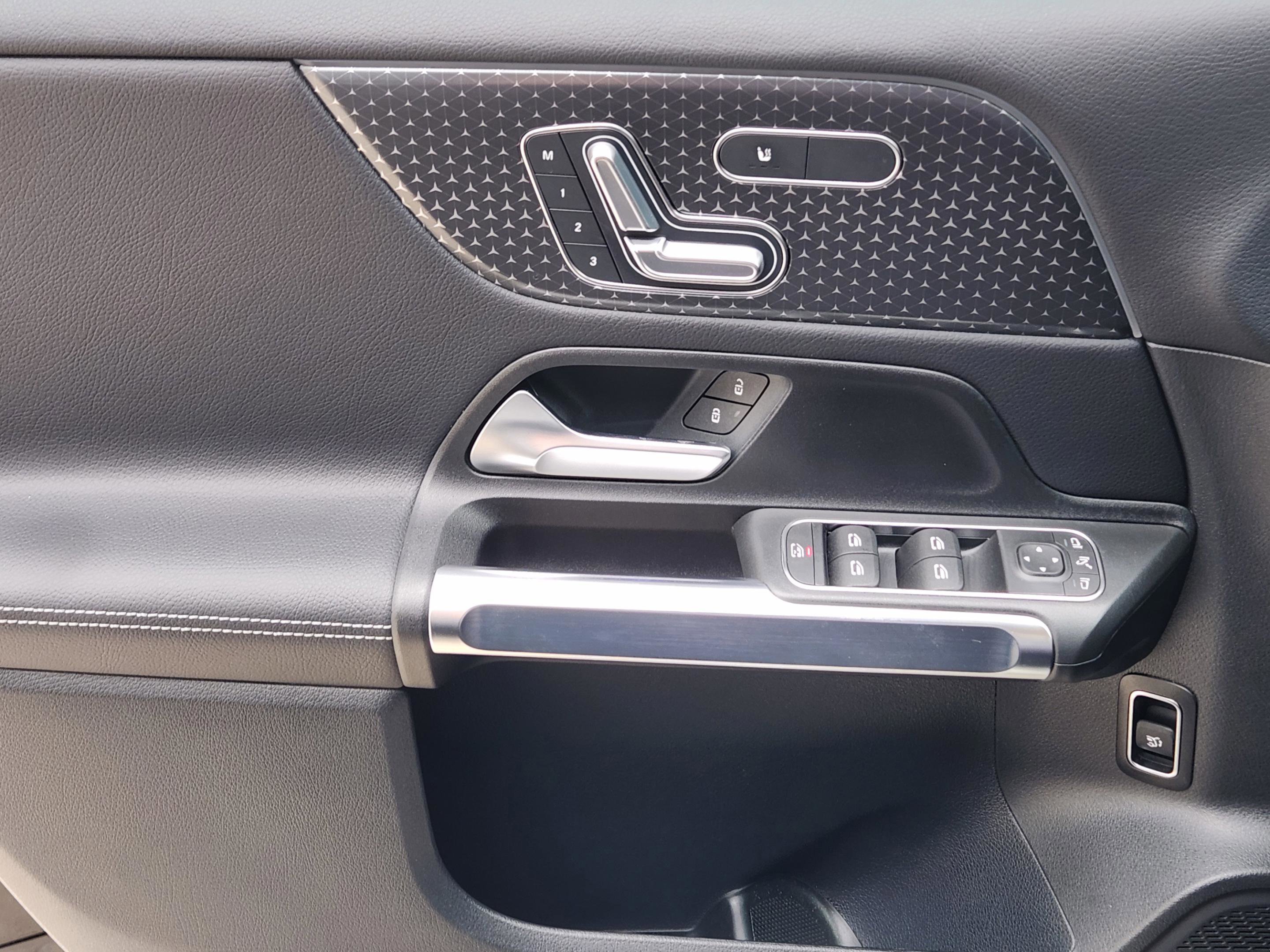 Certified 2025 Mercedes-Benz GLB 250 image 16