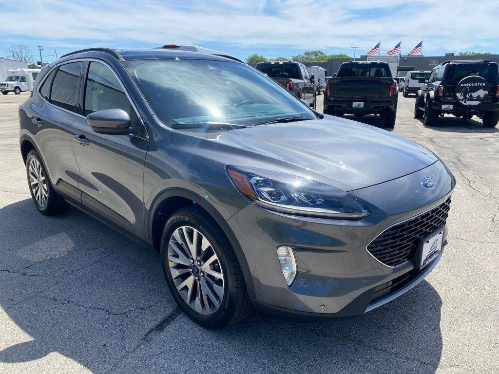 Used 2022 Ford Escape Titanium w/ Class II Trailer Tow Package AWD/4WD image 1