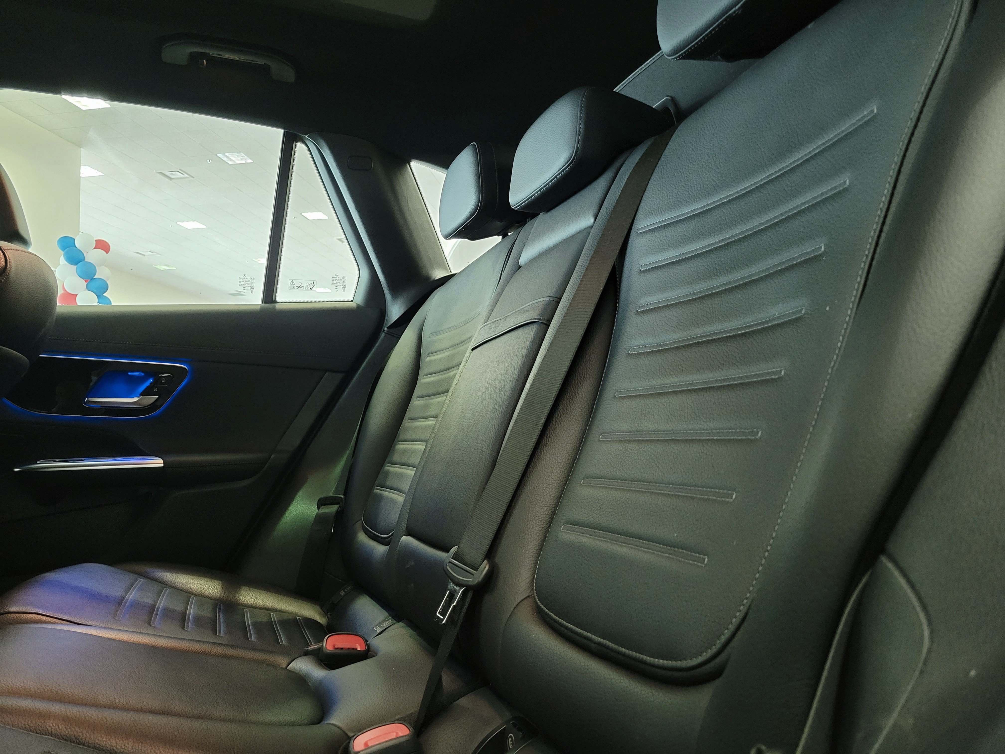 Used 2025 Mercedes-Benz GLC 43 AMG 4MATIC image 8