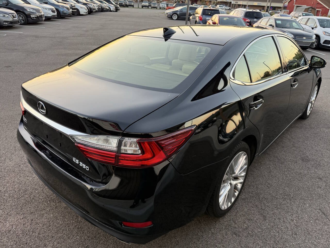 Used 2016 Lexus ES 350 w/ Luxury Package w/Wood Trim FWD image 7