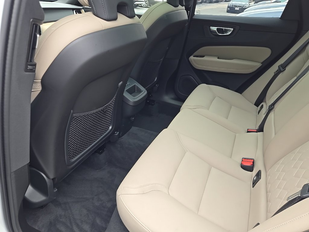 Certified 2026 Volvo XC60 B5 Plus AWD/4WD image 15