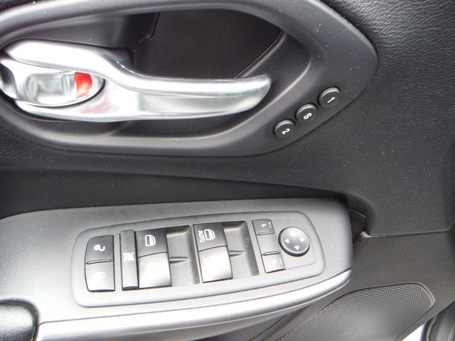 Used 2020 Jeep Cherokee Limited AWD/4WD image 18