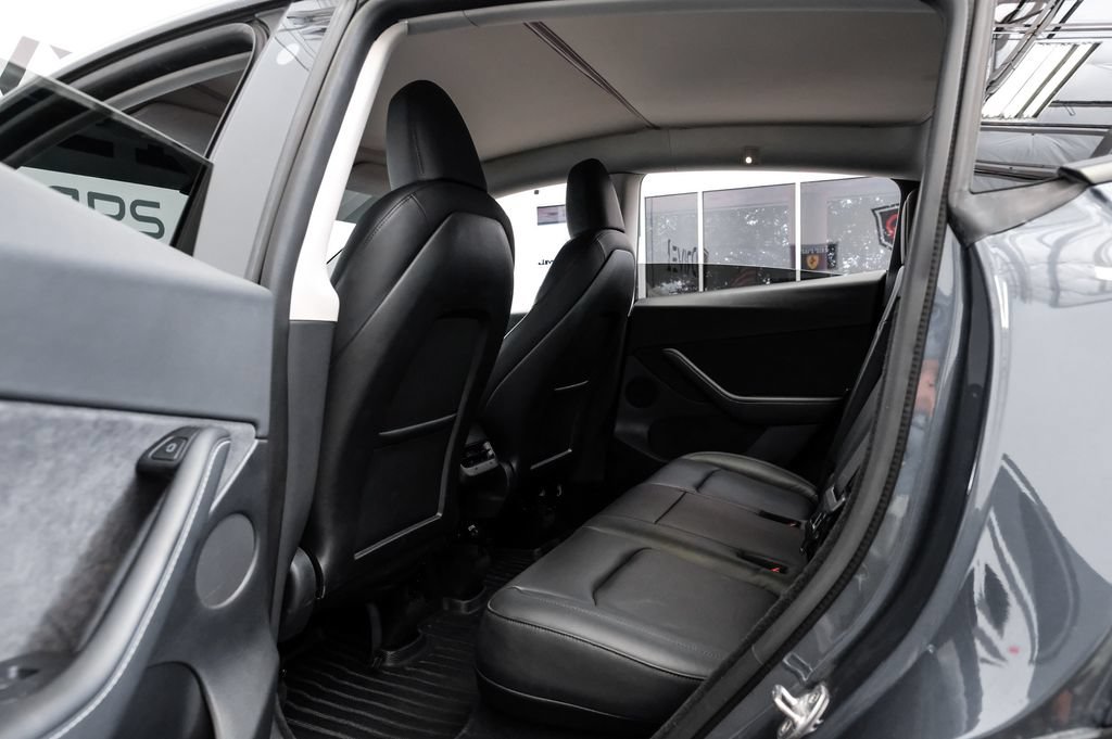 Used 2022 Tesla Model Y Long Range AWD/4WD image 37