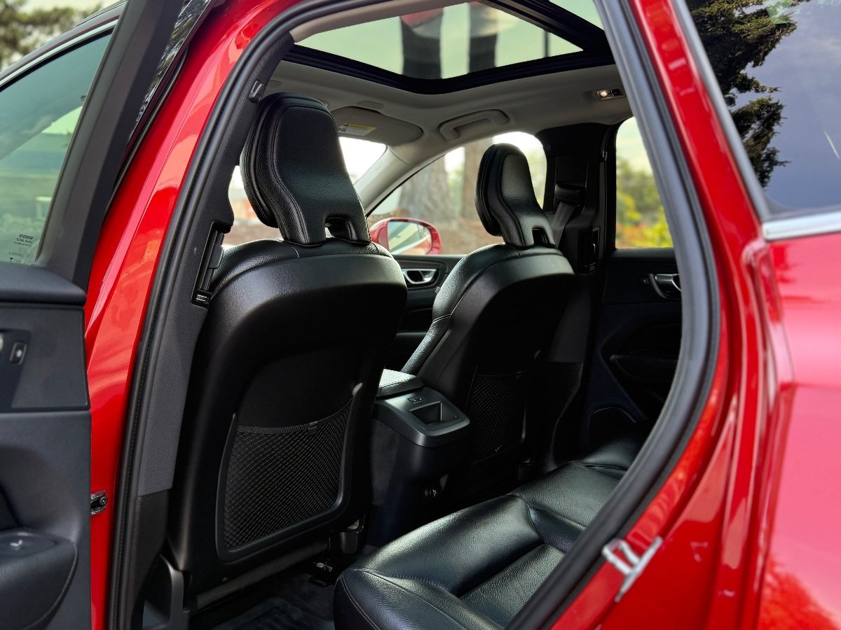 Used 2019 Volvo XC60 T5 Momentum w/ Premium Package AWD/4WD image 20