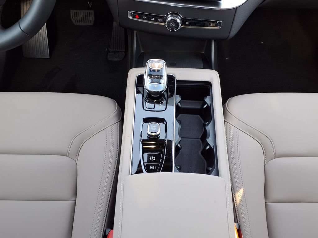 New 2026 Volvo XC90 B5 Core AWD/4WD image 19