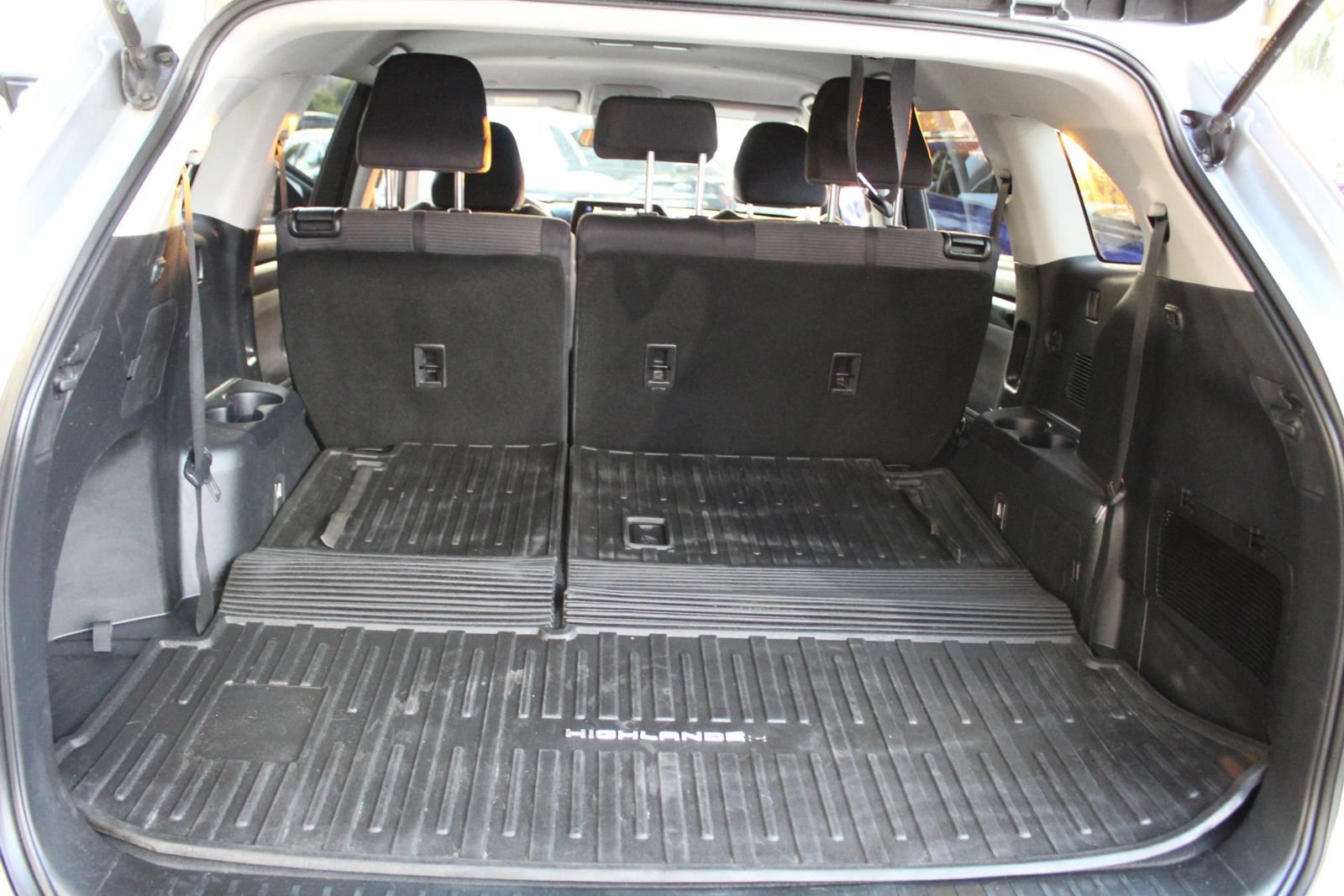 Used 2021 Toyota Highlander L FWD image 35