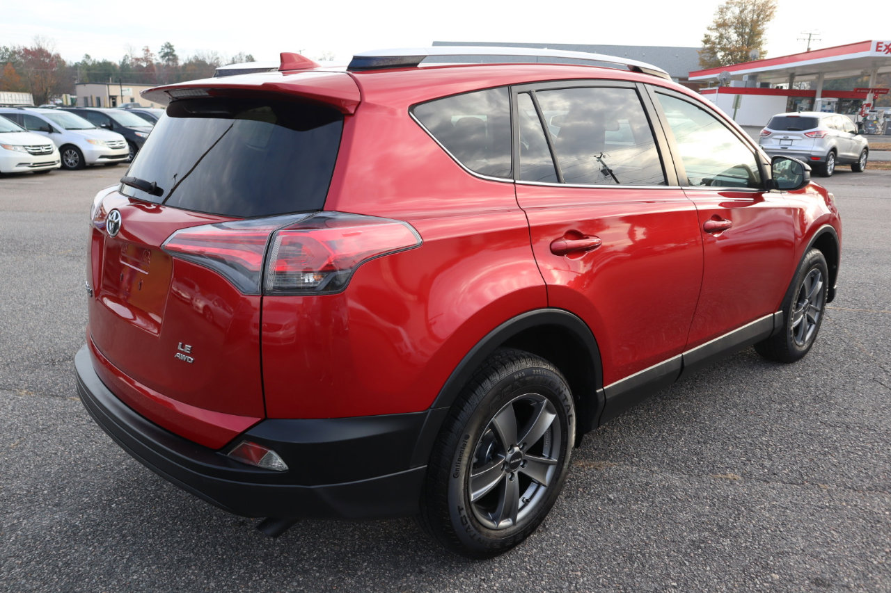 Used 2016 Toyota RAV4 LE image 7