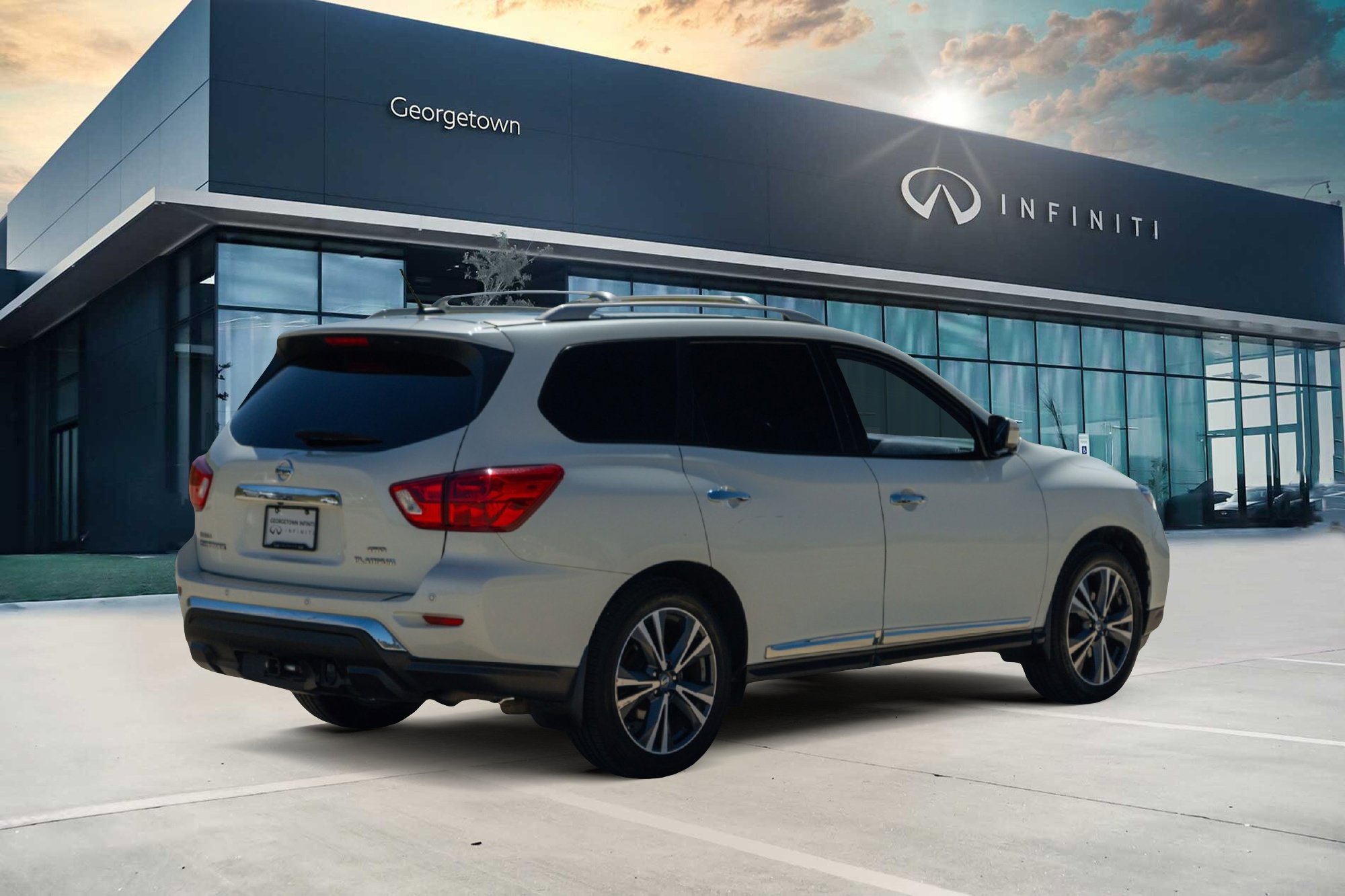 Used 2018 Nissan Pathfinder Platinum image 4