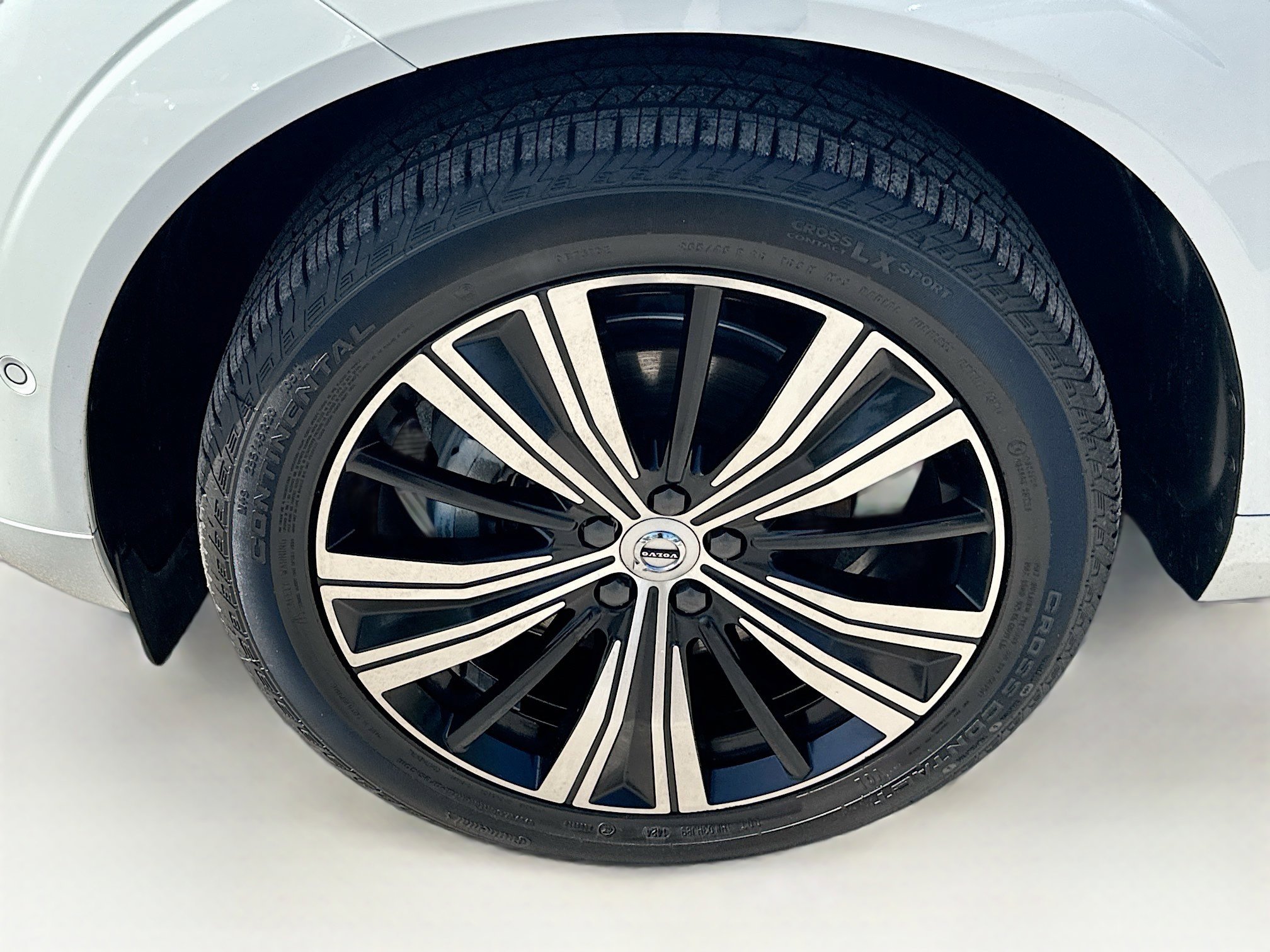 Used 2023 Volvo XC60 B5 Plus w/ Protection Package Premier image 37