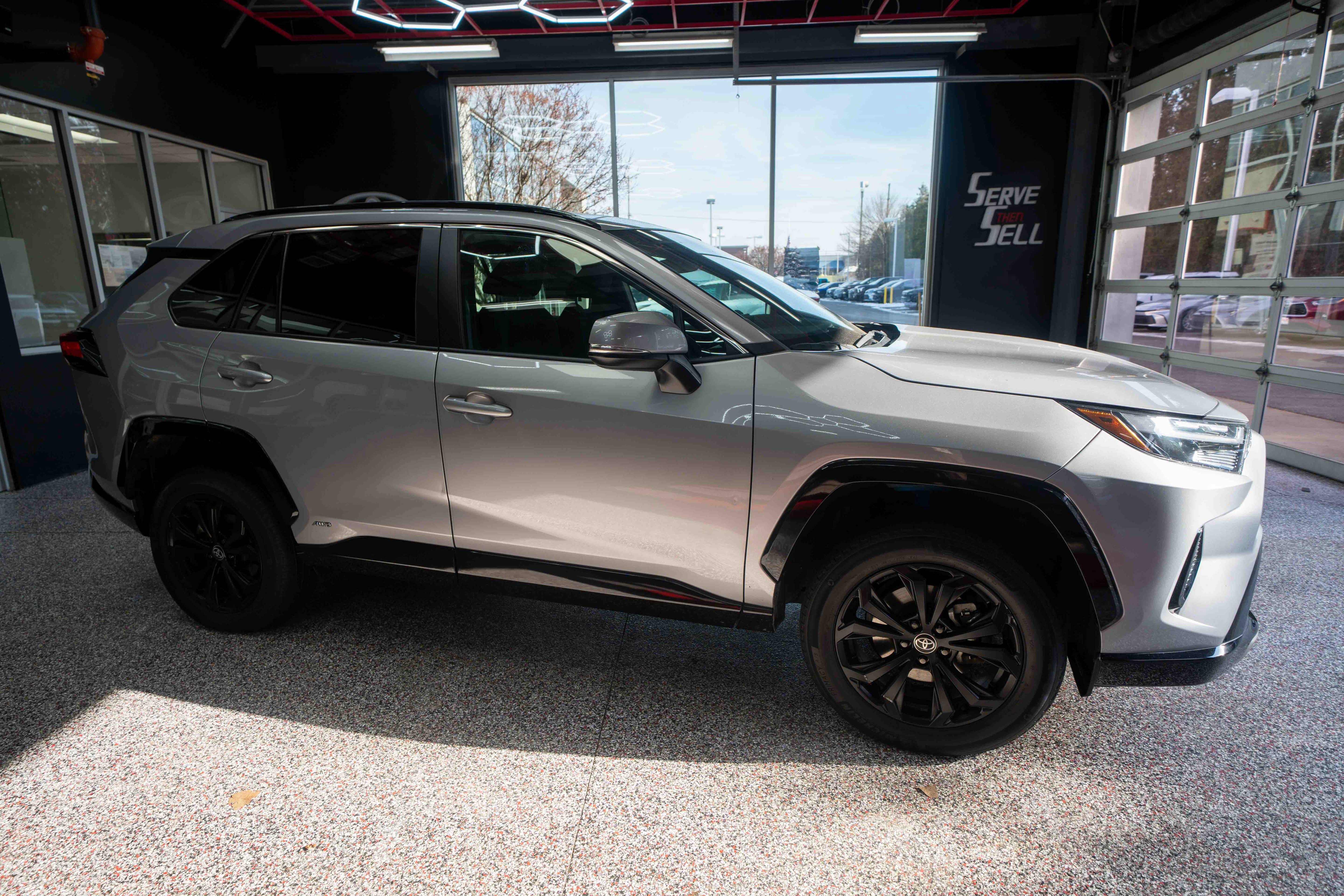 Used 2023 Toyota RAV4 SE image 6
