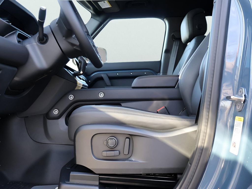 New 2026 Land Rover Defender 110 X-Dynamic SE image 36