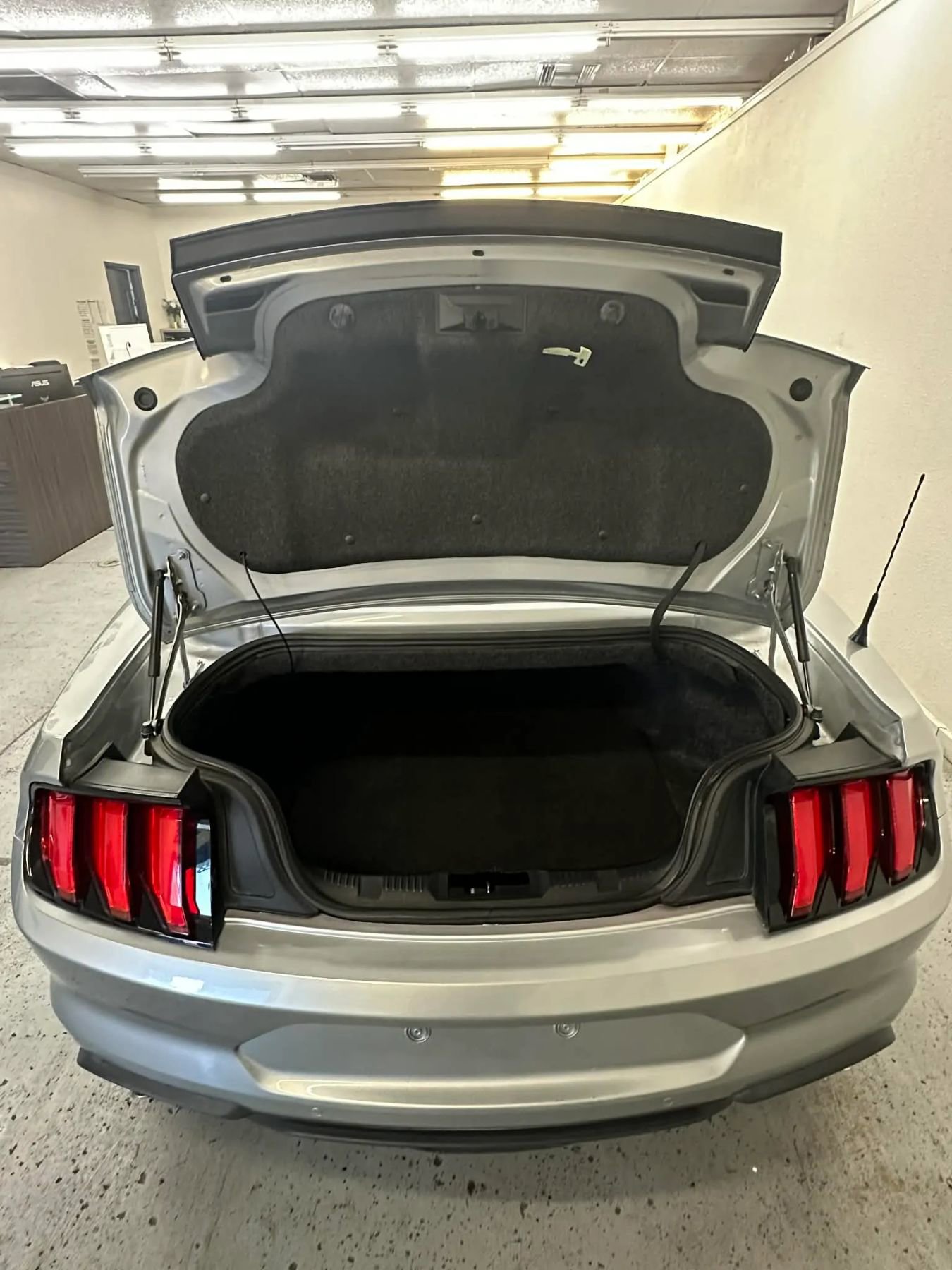 Used 2022 Ford Mustang Premium RWD image 43