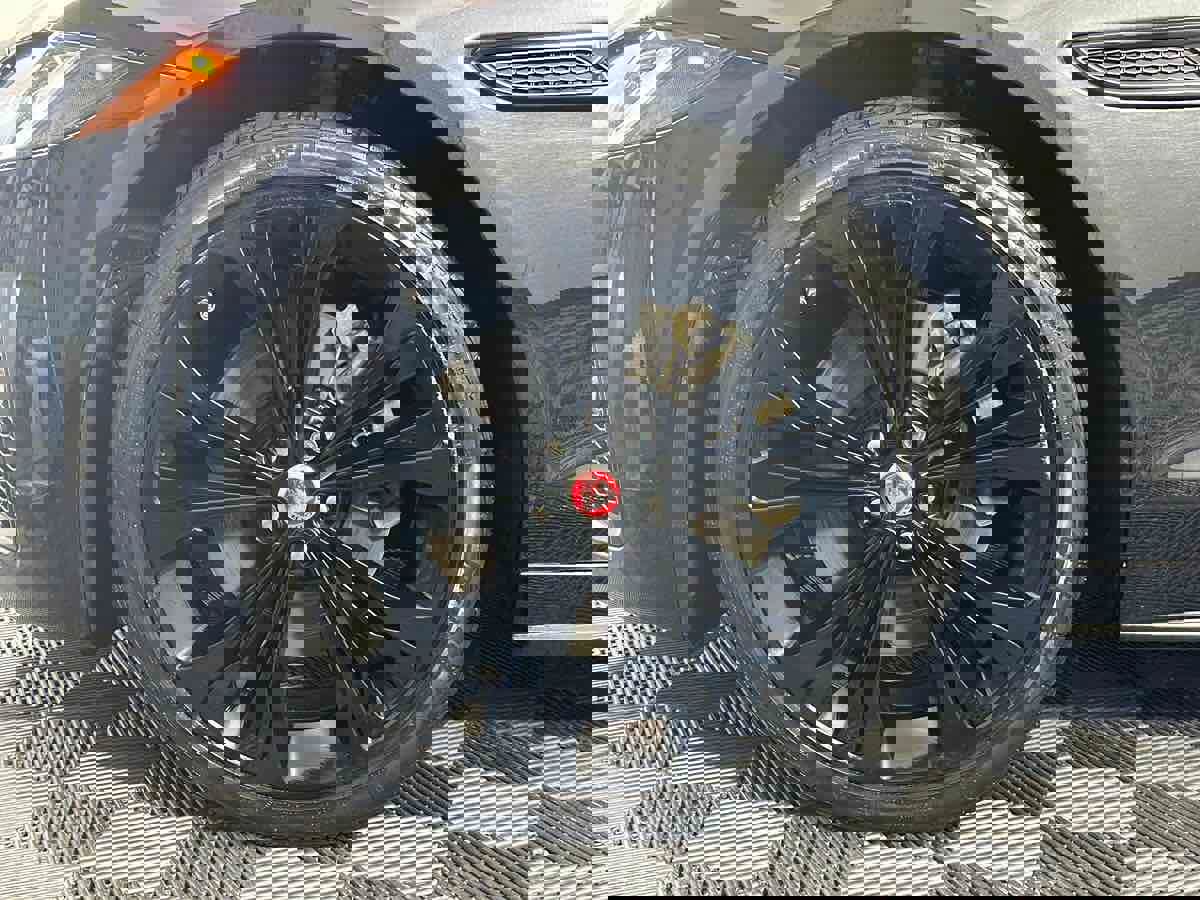 Used 2022 Jaguar XF R-Dynamic SE image 16