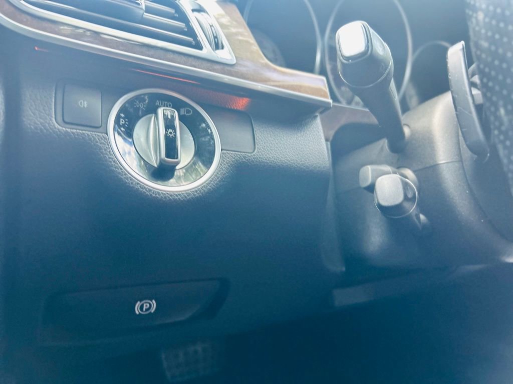 Used 2014 Mercedes-Benz E 350 Sedan image 36