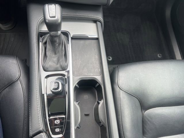 Used 2022 Volvo XC90 T5 Momentum w/ Protection Package image 13